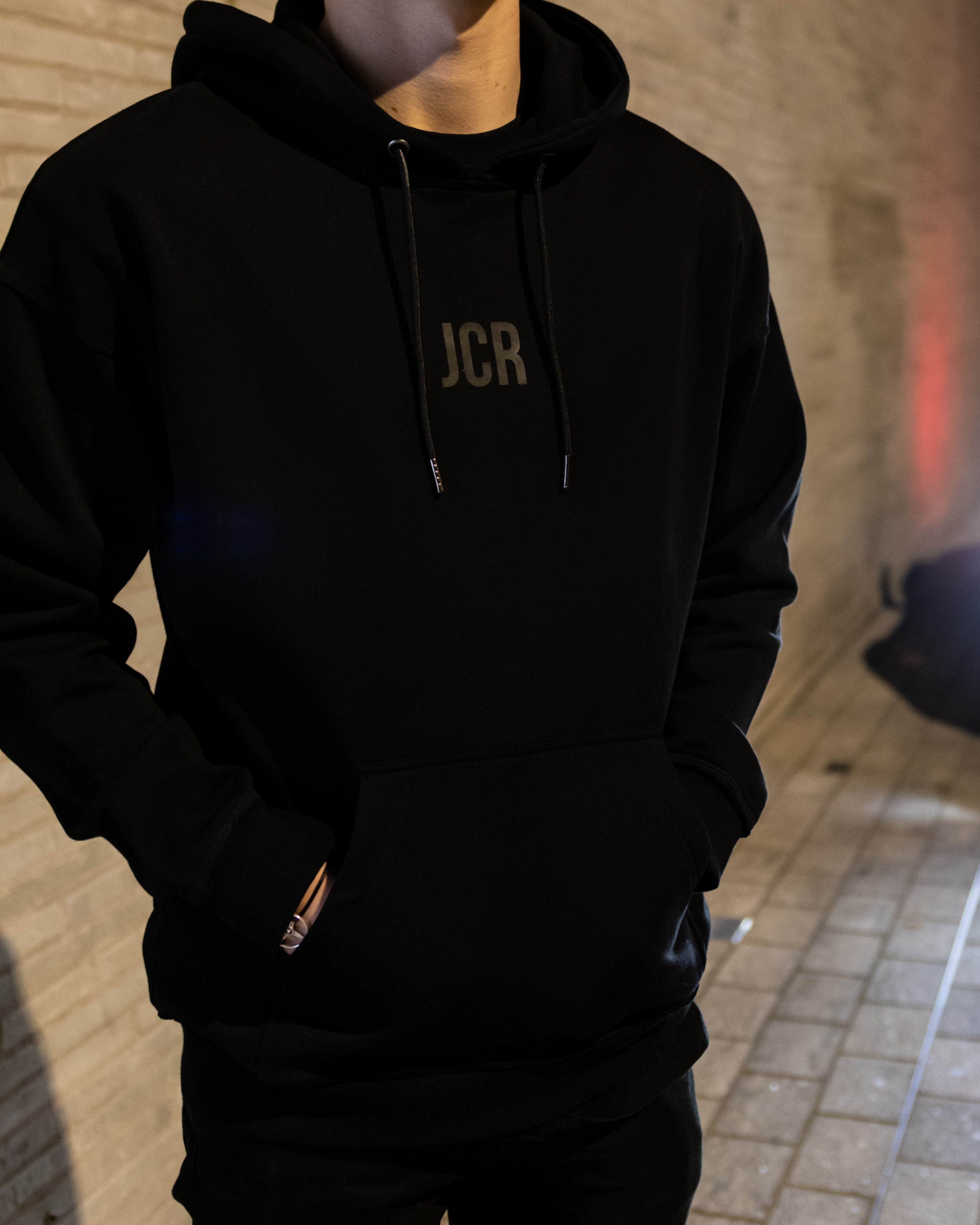 SCHWARZER ÜBERGROßER HOODIE